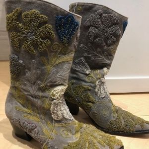 Artemis Gray/Green Velvet Boots